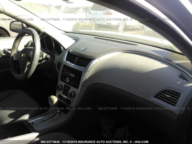 1G1ZC5E07AF287591 - 2010 CHEVROLET MALIBU 1LT SILVER photo 5