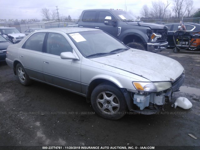JT2BG22KXX0372348 - 1999 TOYOTA CAMRY LE/XLE 金色 照片 1