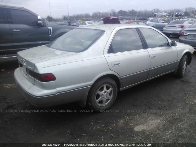 JT2BG22KXX0372348 - 1999 TOYOTA CAMRY LE/XLE 金色 照片 4