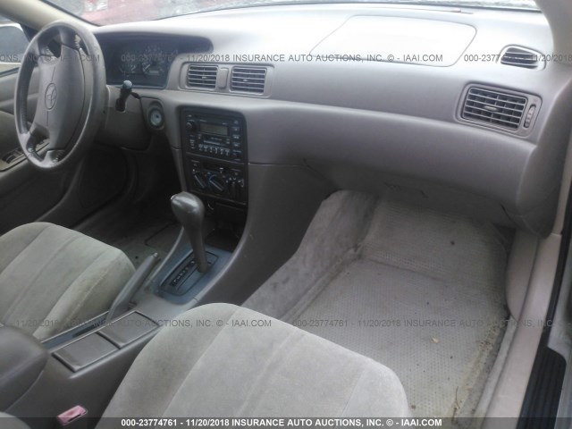 JT2BG22KXX0372348 - 1999 TOYOTA CAMRY LE/XLE 金色 照片 5