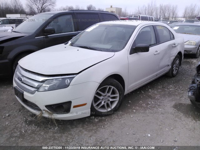 3FAHP0GA0CR418839 - 2012 FORD FUSION S WHITE photo 2