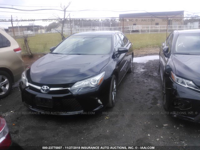 4T1BF1FK9HU809986 - 2017 TOYOTA CAMRY LE/XLE/SE/XSE BLACK photo 2