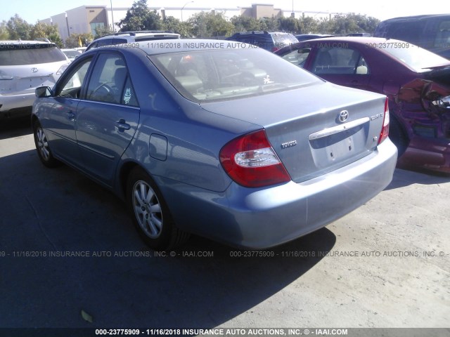 JTDBF30K220063422 - 2002 TOYOTA CAMRY LE/XLE/SE BLUE photo 3