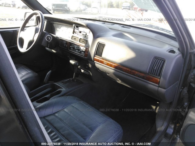 1J4GZ58Y9VC511864 - 1997 JEEP GRAND CHEROKEE LAREDO/TSI BLACK photo 5