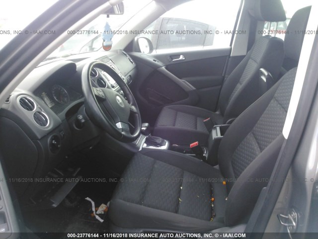 WVGBV7AXXAW503950 - 2010 VOLKSWAGEN TIGUAN SE/SEL GRAY photo 5