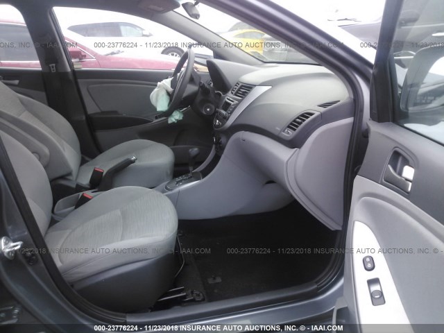 KMHCT4AE6HU200614 - 2017 HYUNDAI ACCENT SE GRAY photo 5