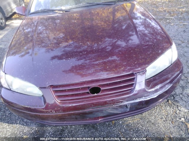 4T1BG22K5WU830470 - 1998 TOYOTA CAMRY CE/LE/XLE RED photo 6