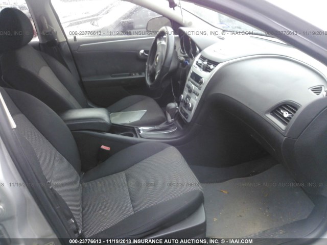 1G1ZC5E00CF305125 - 2012 CHEVROLET MALIBU 1LT 银色 照片 5