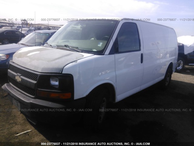 1GCFG15X181107954 - 2008 CHEVROLET EXPRESS G1500  WHITE photo 2