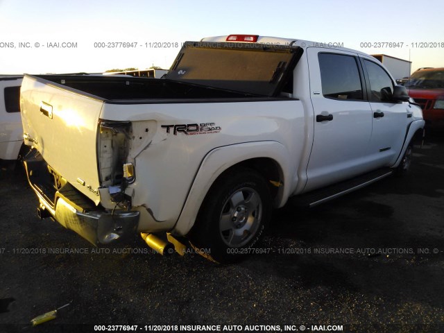 5TFDW5F15BX208947 - 2011 TOYOTA TUNDRA CREWMAX SR5 WHITE photo 4