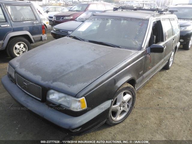 YV1LW5724T2174141 - 1996 VOLVO 850 BLACK photo 2