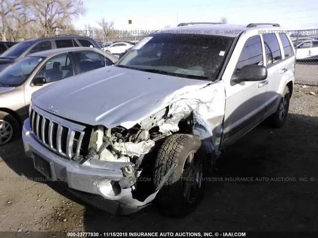 1J4GR48K65C661677 - 2005 JEEP GRAND CHEROKEE LAREDO/COLUMBIA/FREEDOM 银色 照片 2