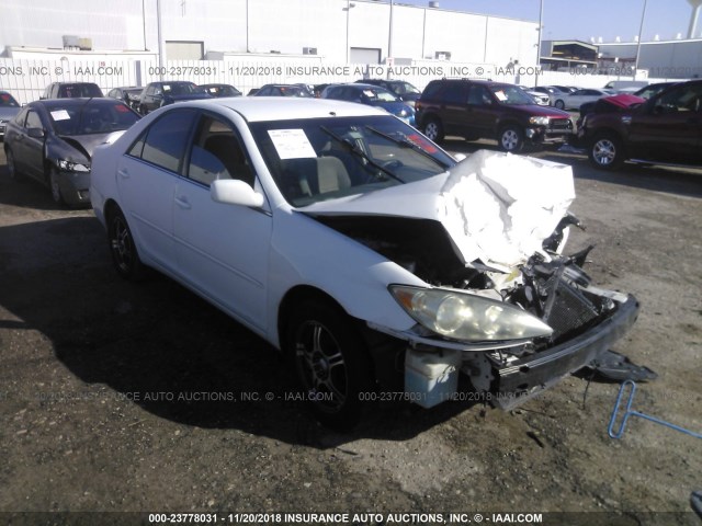 4T1BE32K55U625337 - 2005 TOYOTA CAMRY LE/XLE/SE WHITE photo 1