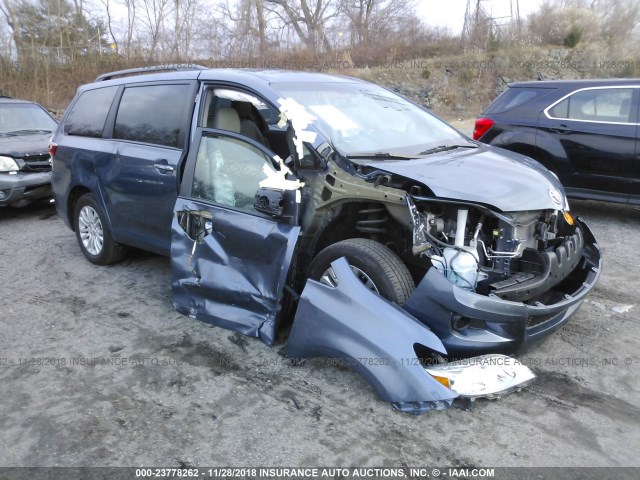 5TDYZ3DCXHS868269 - 2017 TOYOTA SIENNA XLE/LIMITED BLUE photo 1