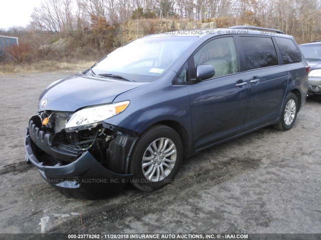 5TDYZ3DCXHS868269 - 2017 TOYOTA SIENNA XLE/LIMITED BLUE photo 2