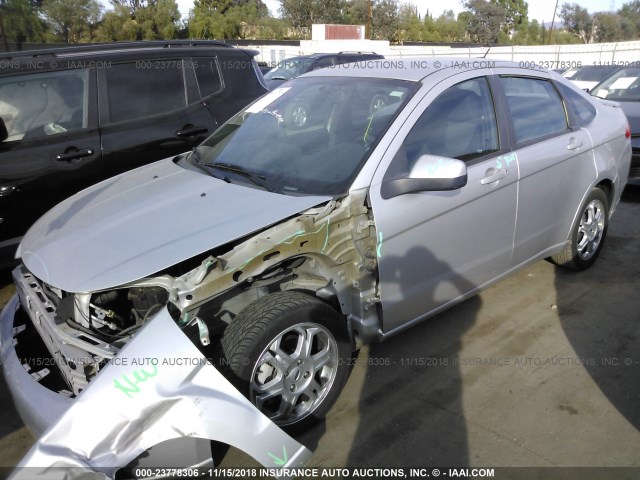 1FAHP36N59W260770 - 2009 FORD FOCUS SES SILVER photo 2