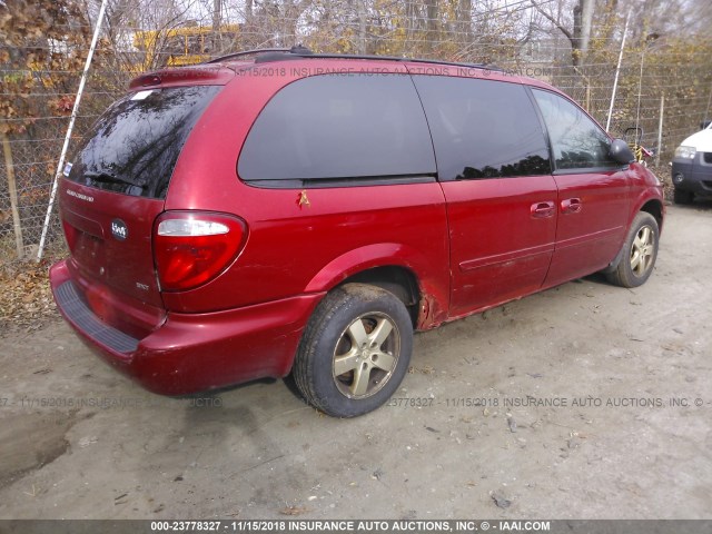 2D4GP44L25R219998 - 2005 DODGE GRAND CARAVAN SXT RED photo 4