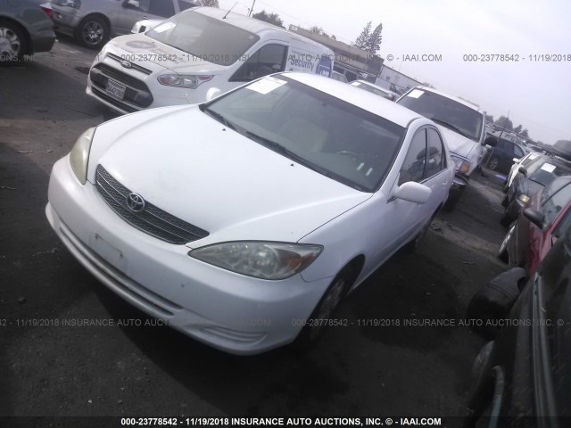 4T1BE32K92U046931 - 2002 TOYOTA CAMRY LE/XLE/SE WHITE photo 2