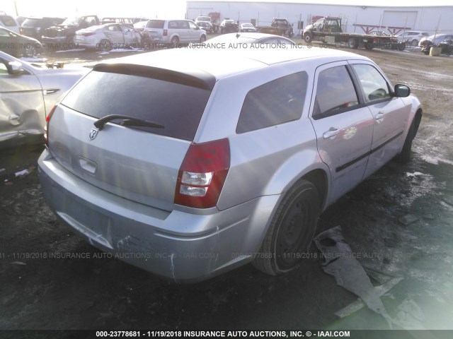 2D4FV48V15H117191 - 2005 DODGE MAGNUM SXT SILVER photo 4