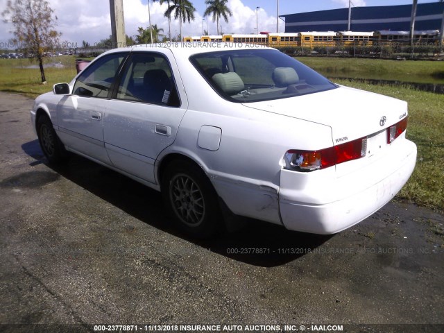 4T1BG22K5YU972594 - 2000 TOYOTA CAMRY CE/LE/XLE WHITE photo 3