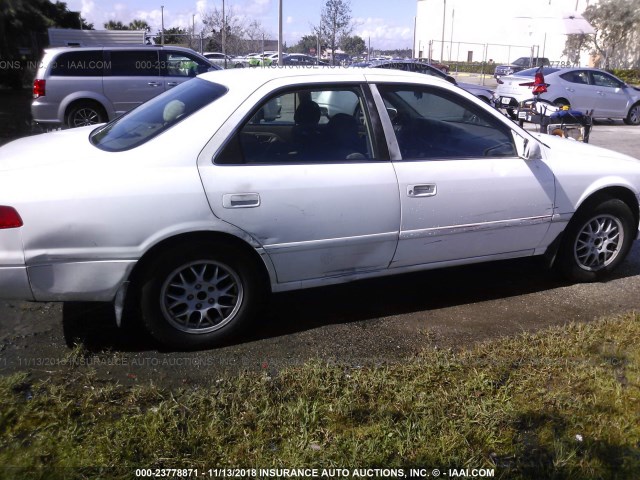 4T1BG22K5YU972594 - 2000 TOYOTA CAMRY CE/LE/XLE WHITE photo 6