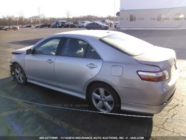 4T1BF3EK7BU143375 - 2011 TOYOTA CAMRY SE/LE/XLE SILVER photo 3