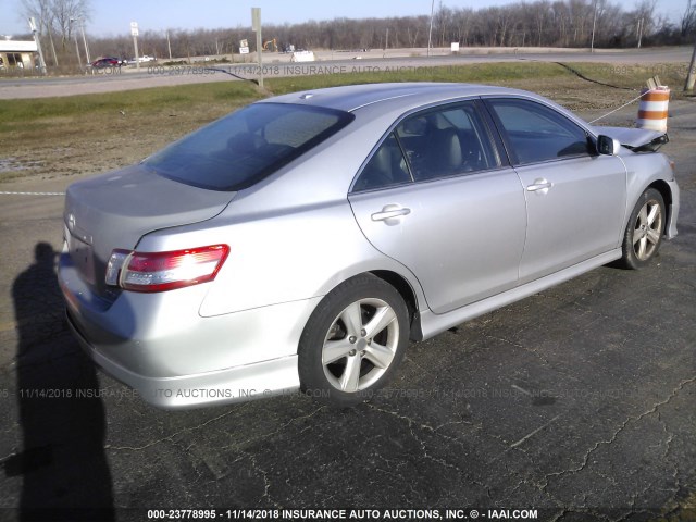 4T1BF3EK7BU143375 - 2011 TOYOTA CAMRY SE/LE/XLE SILVER photo 4