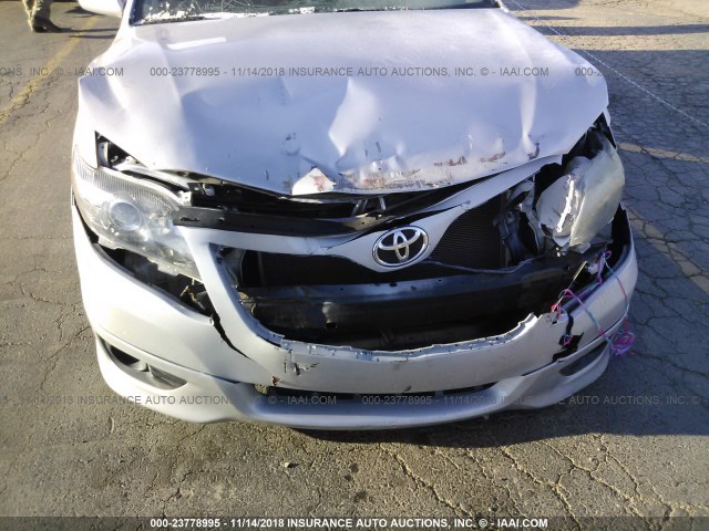 4T1BF3EK7BU143375 - 2011 TOYOTA CAMRY SE/LE/XLE SILVER photo 6