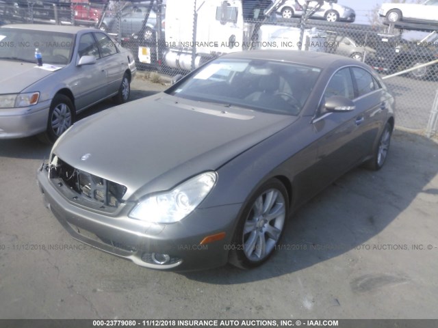 WDDDJ72XX8A124547 - 2008 MERCEDES-BENZ CLS 550 GRAY photo 2