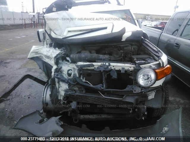 JTEBU4BF6BK099237 - 2011 TOYOTA FJ CRUISER WHITE photo 6