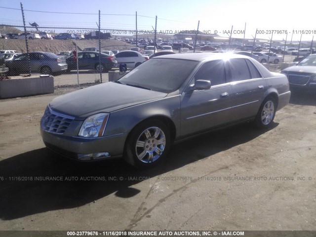 1G6KP5E94AU132507 - 2010 CADILLAC DTS PLATINUM BROWN photo 2