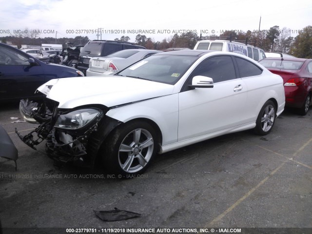 WDDGJ4HB7DF995488 - 2013 MERCEDES-BENZ C 250 WHITE photo 2