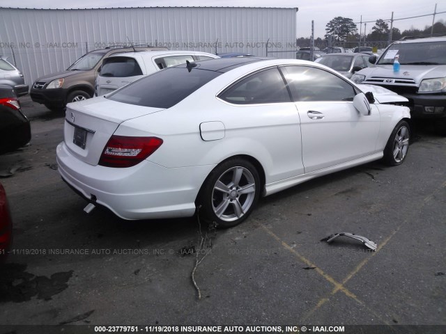 WDDGJ4HB7DF995488 - 2013 MERCEDES-BENZ C 250 WHITE photo 4