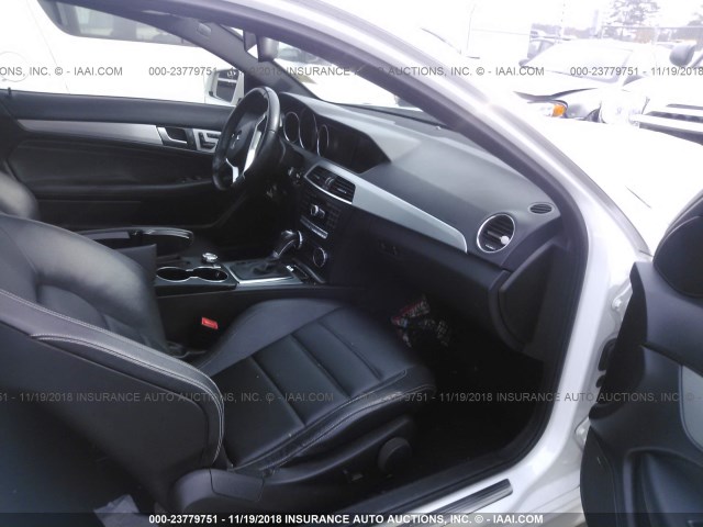 WDDGJ4HB7DF995488 - 2013 MERCEDES-BENZ C 250 WHITE photo 6