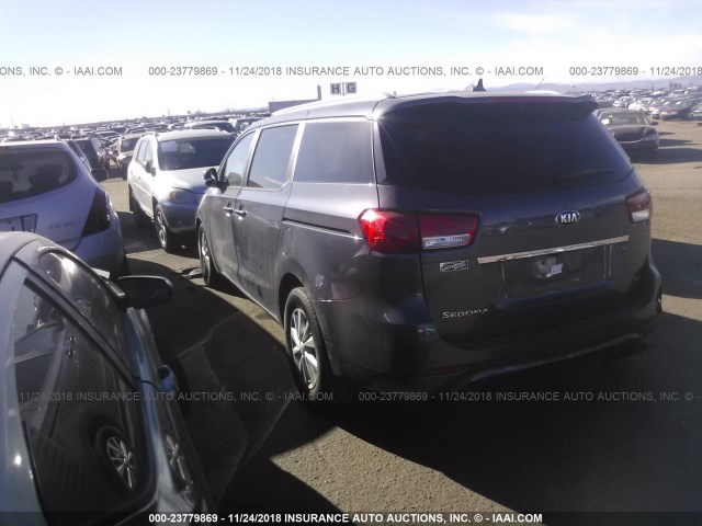 KNDMB5C19F6065884 - 2015 KIA SEDONA LX GRAY photo 3