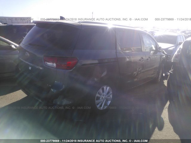 KNDMB5C19F6065884 - 2015 KIA SEDONA LX GRAY photo 4