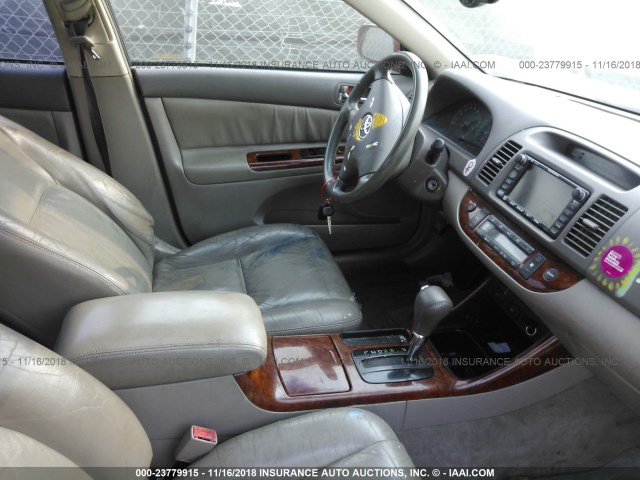 JTDBF30K920016470 - 2002 TOYOTA CAMRY LE/XLE/SE RED photo 5