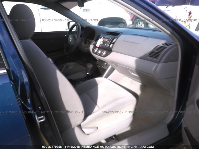 4T1BE30K65U035649 - 2005 TOYOTA CAMRY LE/XLE/SE BLUE photo 5