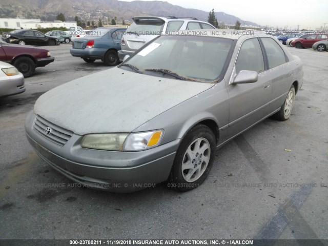 JT2BF28K1X0159749 - 1999 TOYOTA CAMRY LE/XLE 灰色 照片 2