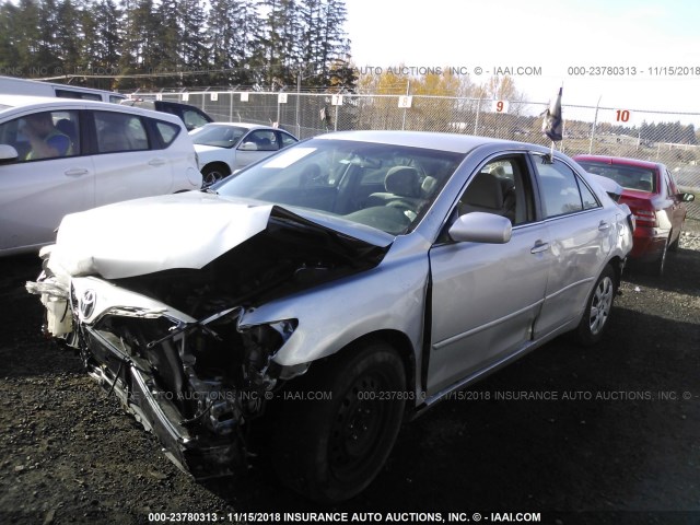 4T1BF3EK5AU088536 - 2010 TOYOTA CAMRY SE/LE/XLE SILVER photo 2