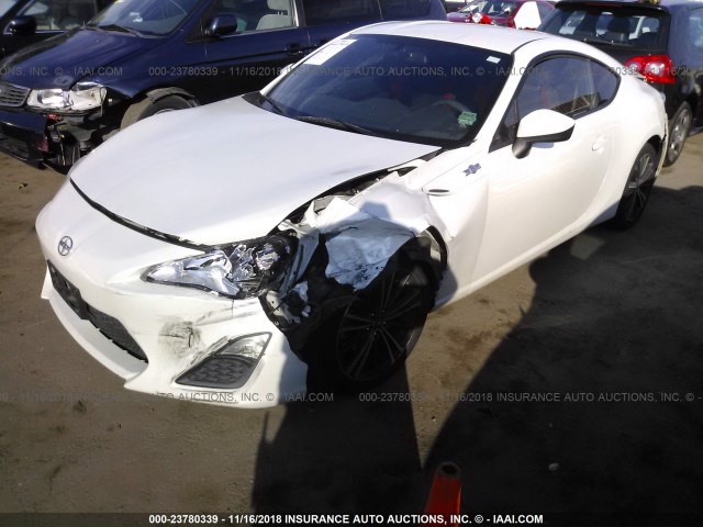 JF1ZNAA13D2717823 - 2013 TOYOTA SCION FR-S WHITE photo 2