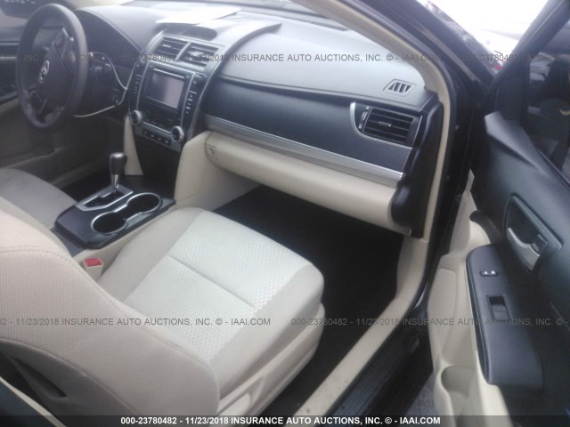4T1BF1FK6DU676145 - 2013 TOYOTA CAMRY L/SE/LE/XLE 黑色 照片 5