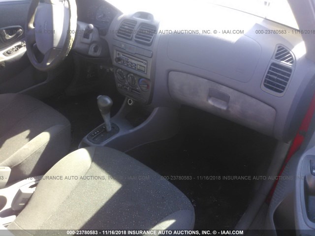 KMHCG45C42U321565 - 2002 HYUNDAI ACCENT GL RED photo 5