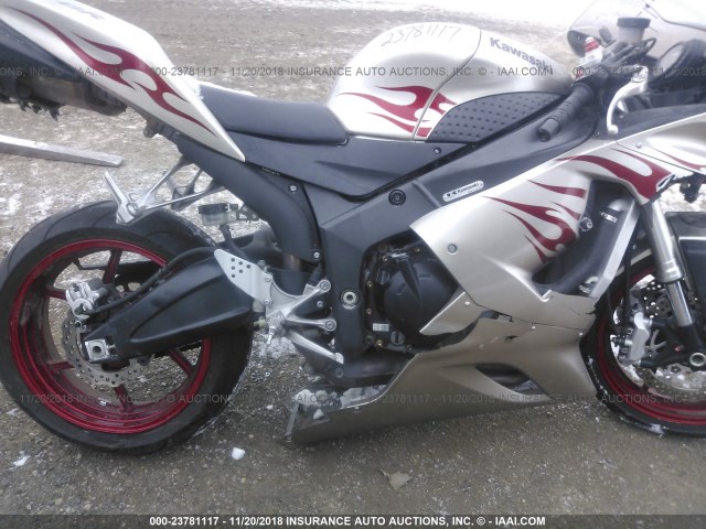 JKBZXJD136A004421 - 2006 KAWASAKI ZX636 C1 SILVER photo 8