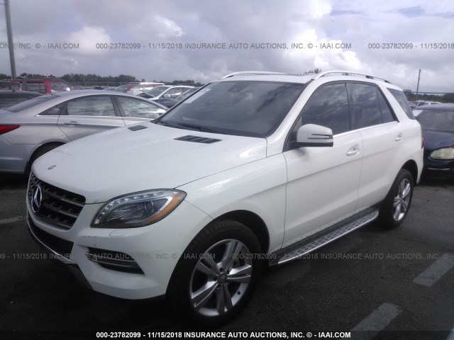 4JGDA5HBXDA158813 - 2013 MERCEDES-BENZ ML 350 4MATIC WHITE photo 2