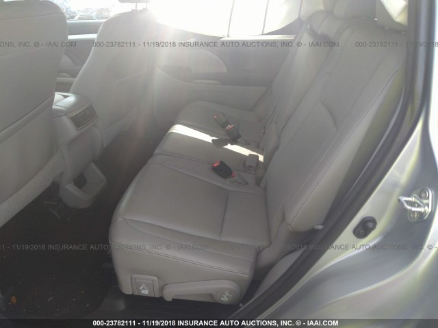 5TDKKRFHXFS066503 - 2015 TOYOTA HIGHLANDER XLE ვერცხლისფერი ფოტო 8