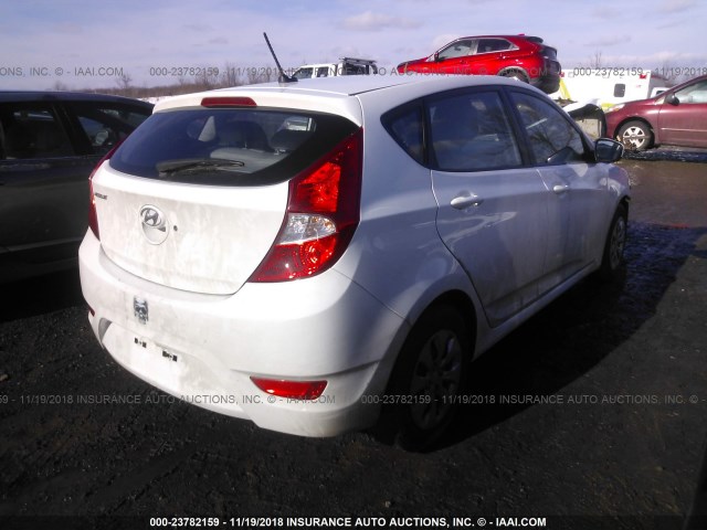 KMHCT5AEXGU290810 - 2016 HYUNDAI ACCENT SE WHITE photo 4