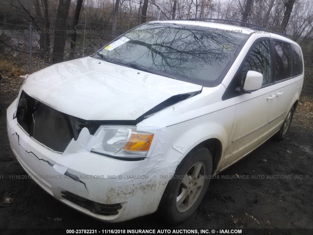 2D4RN5D19AR135285 - 2010 DODGE GRAND CARAVAN SXT WHITE photo 2