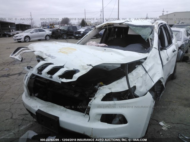 1C4PJLCB0HW535820 - 2017 JEEP CHEROKEE LATITUDE WHITE photo 2