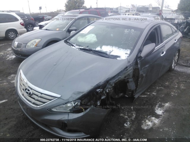 5NPEC4AC1BH242430 - 2011 HYUNDAI SONATA SE/LIMITED GRAY photo 2